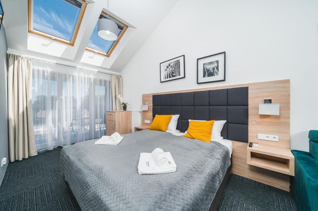 Aron - By Upstairs Apartament *