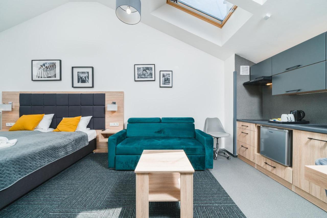 Aron - By Upstairs Apartament